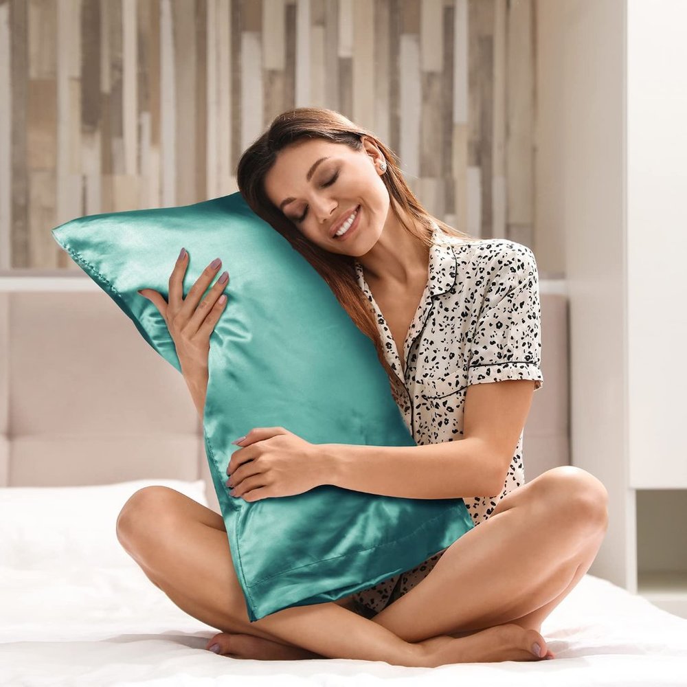 Oussum Home Decor Luxury Standard Bedding Pillowcase for Hair and Skin Set of 2